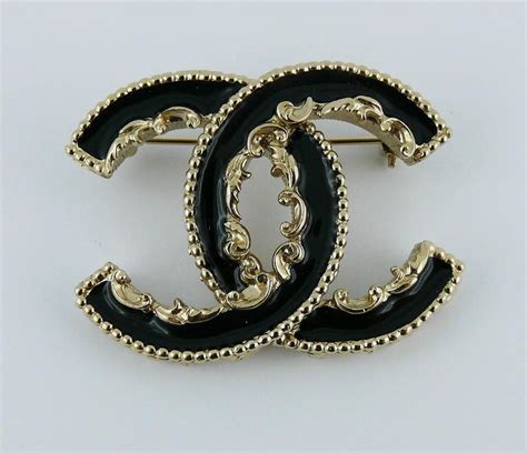 Baroque Chanel Pins & brooches for Women .